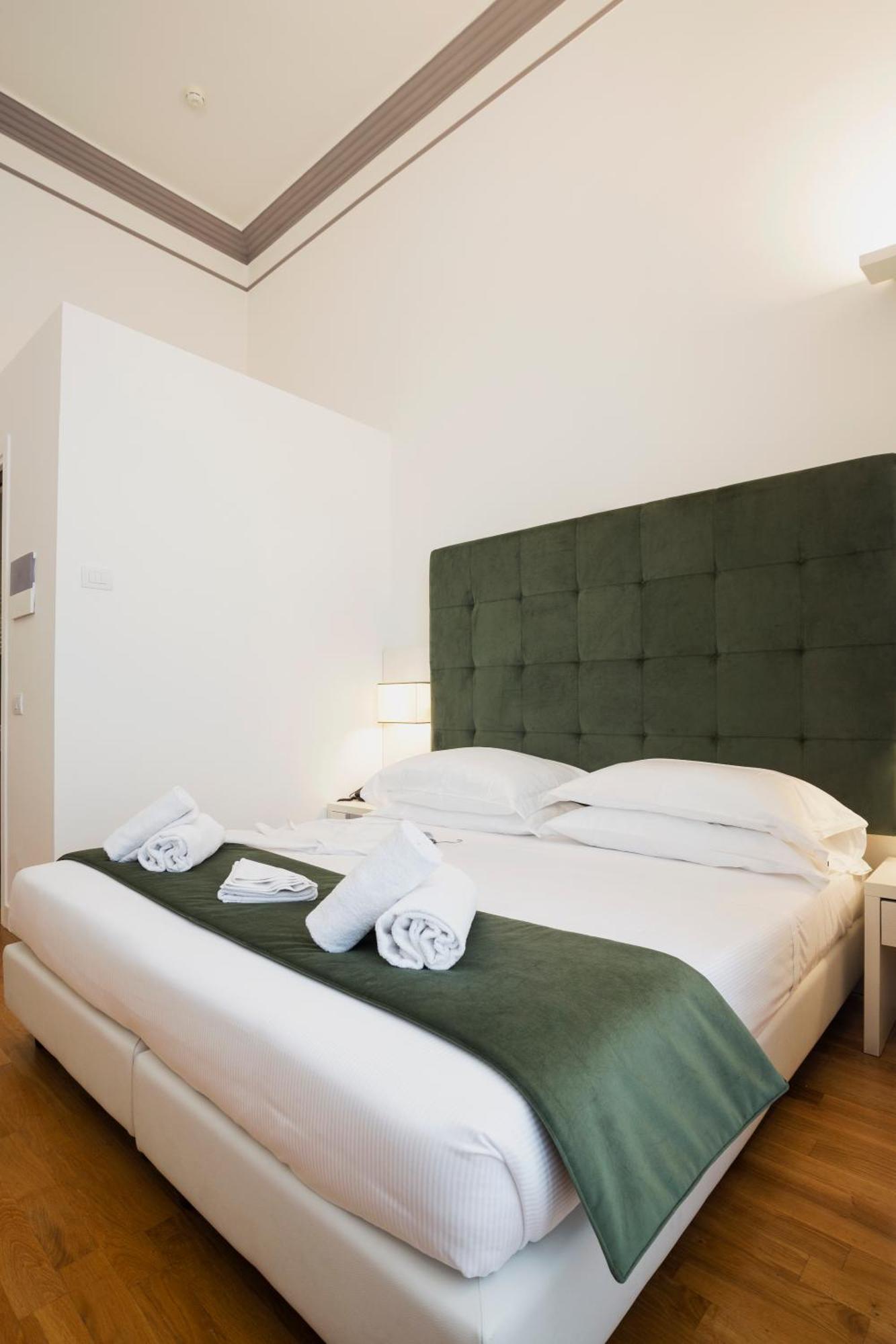 History Suite Essence Rome Bagian luar foto
